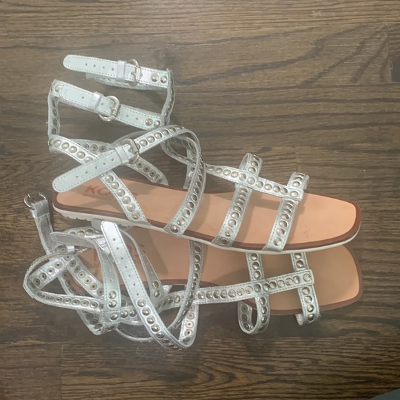 NWOT KORS Michael Kors Silver Studded Gladiator Sandal Sz 9 - Picture 1 of 3